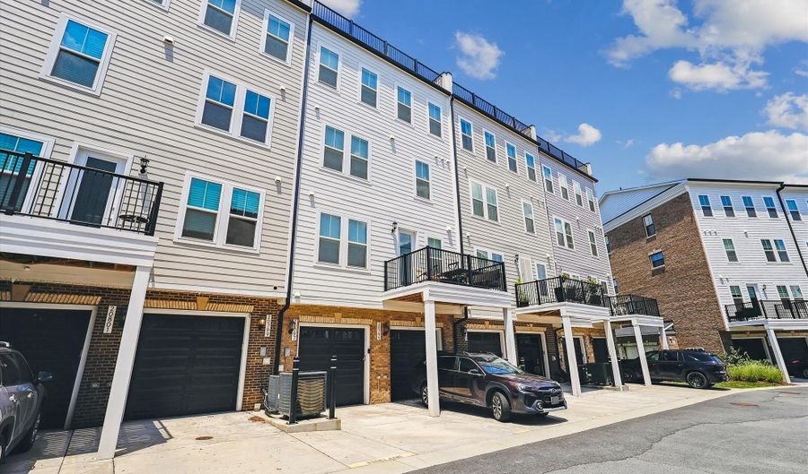 20797 LAMLASH Ter, Ashburn, VA 20147 - 3 Beds, 4 Bath