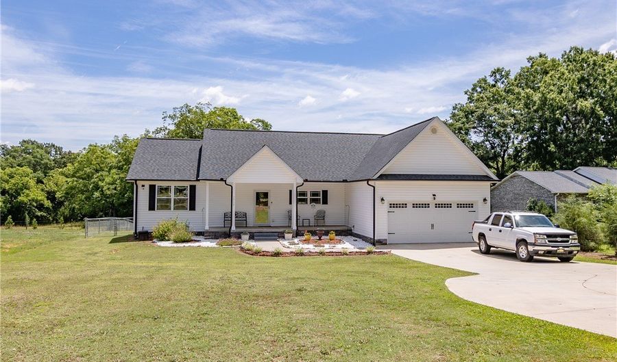 1719 Gerrard Rd, Anderson, SC 29625 - 3 Beds, 2 Bath