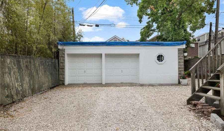 28 Young St 3, Newport, RI 02840 - 2 Beds, 1 Bath