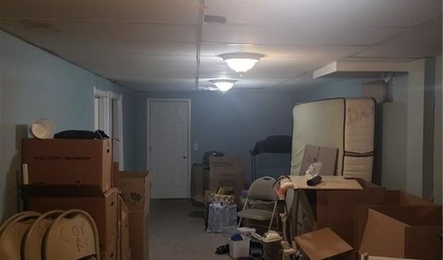 83 Valente Dr, Cranston, RI 02920 - 3 Beds, 2 Bath