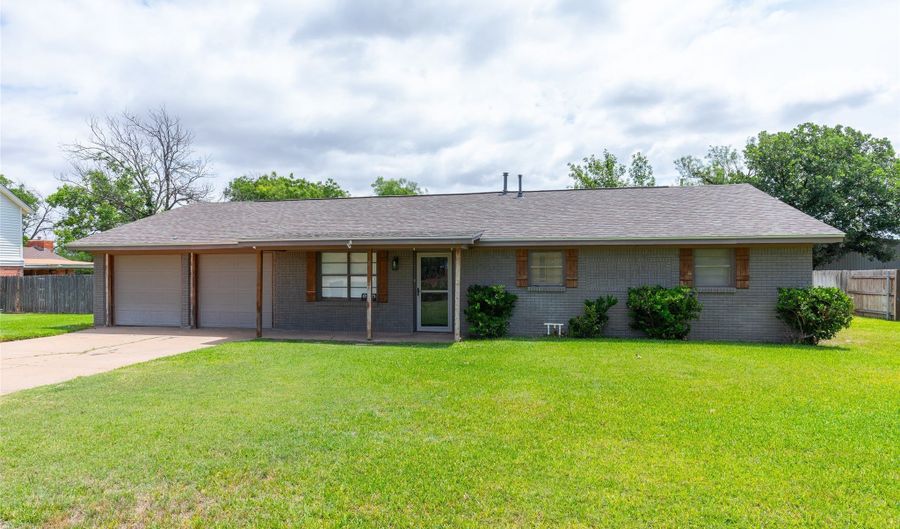 819 Avenue Q, Anson, TX 79501 - 3 Beds, 2 Bath