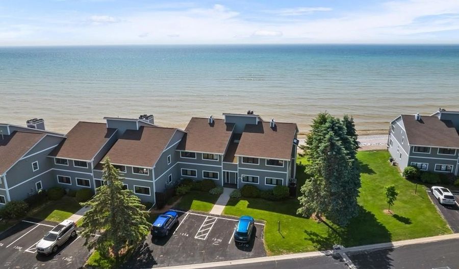 120 Summit Beach Dr, Algoma, WI 54201 - 2 Beds, 2 Bath