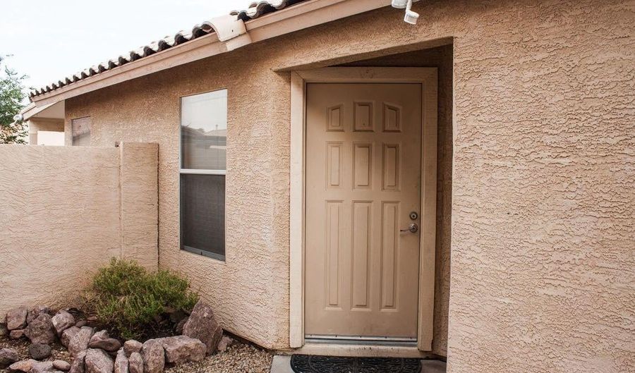 1091 W KINGBIRD Dr, Chandler, AZ 85286 - 3 Beds, 2 Bath
