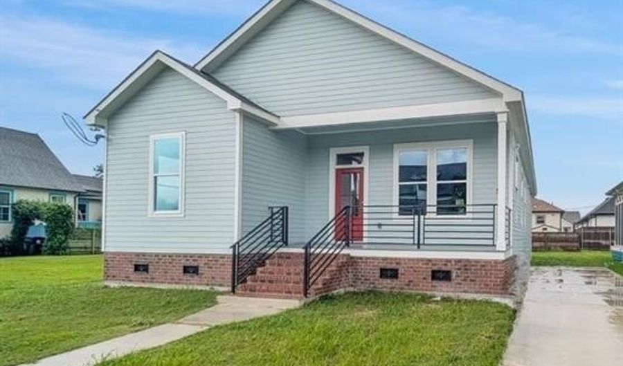 1908 BENJAMIN St, Arabi, LA 70032 - 3 Beds, 2 Bath