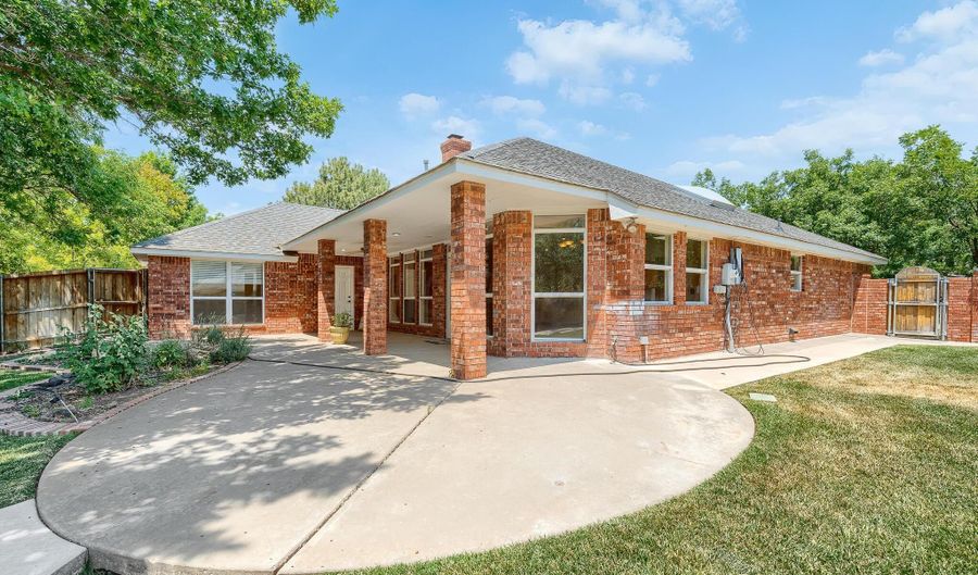 7415 Woodmont Dr, Amarillo, TX 79119 - 3 Beds, 3 Bath