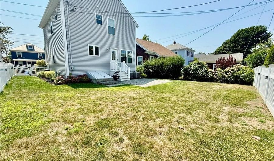 52 Bedlow Ave, Newport, RI 02840 - 3 Beds, 3 Bath