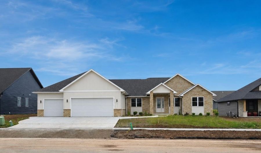 266 E SWEETWATER Way, Appleton, WI 54913 - 4 Beds, 3 Bath