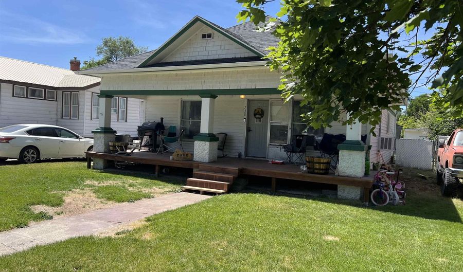 738 Tyhee Ave, American Falls, ID 83211 - 3 Beds, 1 Bath