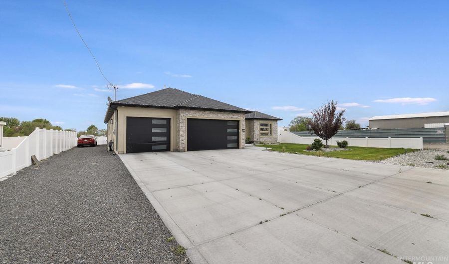 601 Barsness Rd, Buhl, ID 83316 - 4 Beds, 3 Bath