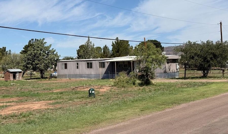 1700 W Fort Davis Ave, Alpine, TX 79830 - 2 Beds, 1 Bath