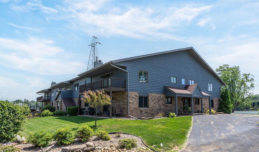 2490 STROEBE ISLAND Dr, Appleton, WI 54914 - 2 Beds, 2 Bath