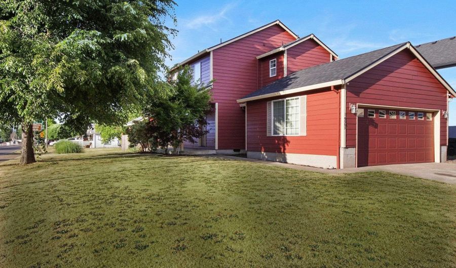 14665 Orchard Ave NE, Aurora, OR 97002 - 3 Beds, 3 Bath