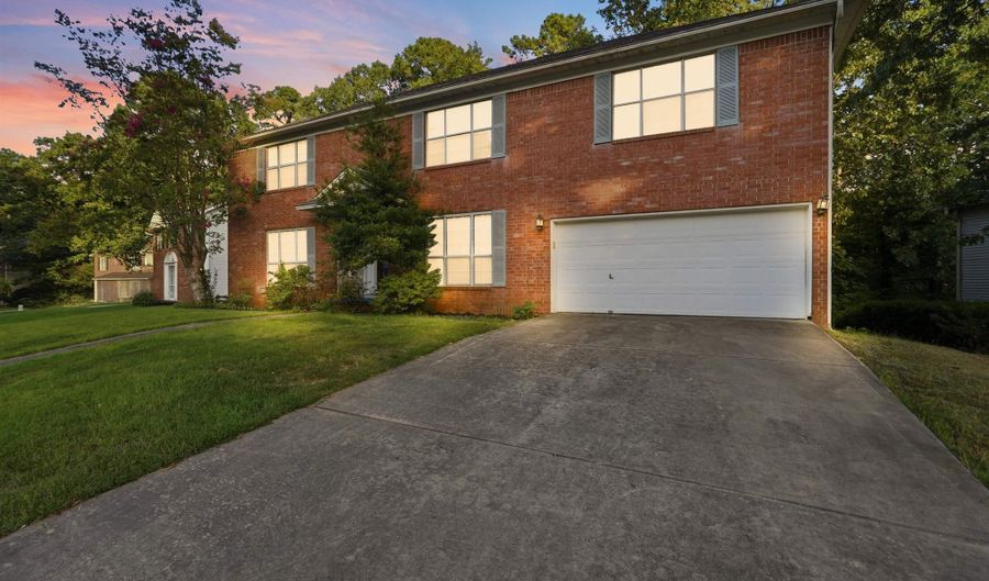 1313 River Oaks Dr, Benton, AR 72019 - 4 Beds, 3 Bath