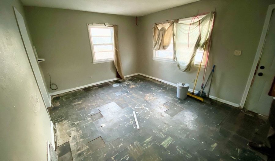 3823 Bowdoin St, Des Moines, IA 50313 - 2 Beds, 1 Bath