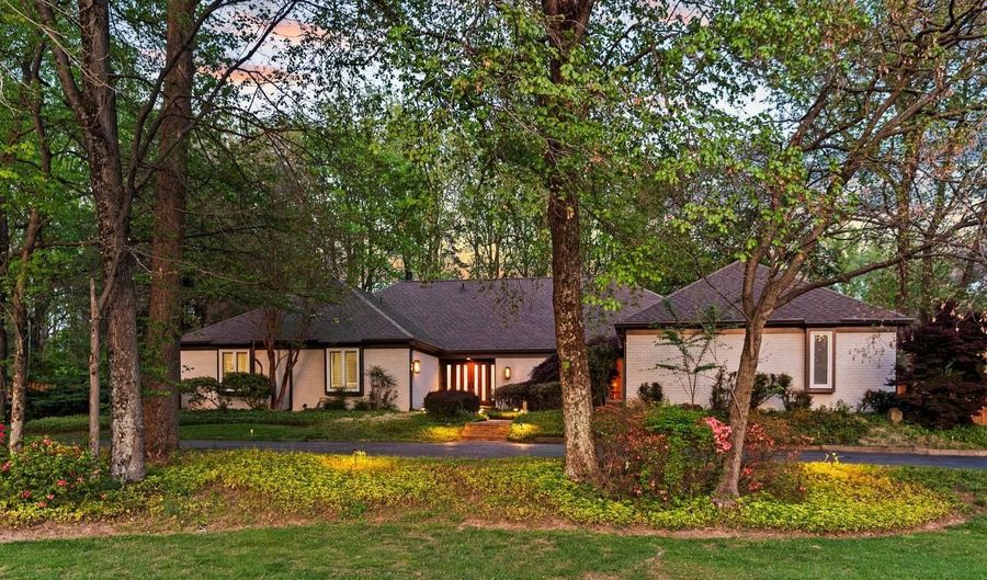 8901 POTOMAC STATION Ln, Potomac, MD 20854 - 5 Beds, 5 Bath