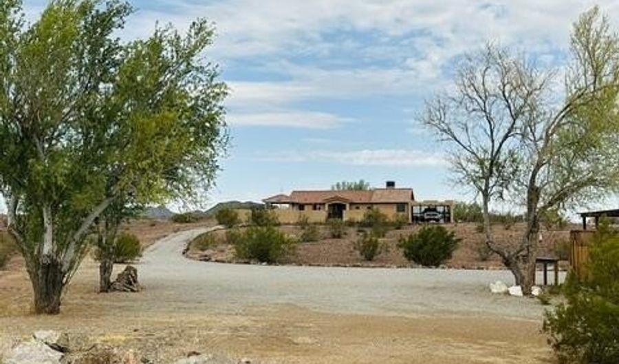 42832 La Posa Rd, Bouse, AZ 85325 - 2 Beds, 3 Bath