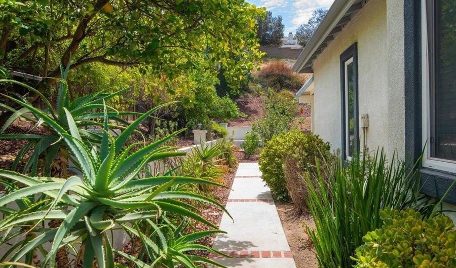 3219 Hidden Estate Ln, Escondido, CA 92027 - 4 Beds, 4 Bath