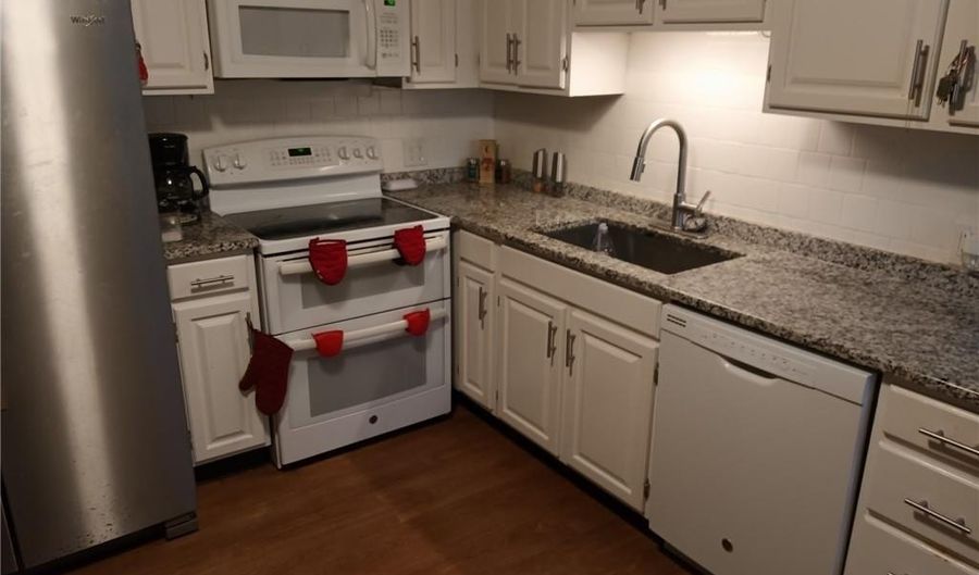 481 Oliphant Ln, Middletown, RI 02842 - 5 Beds, 2 Bath