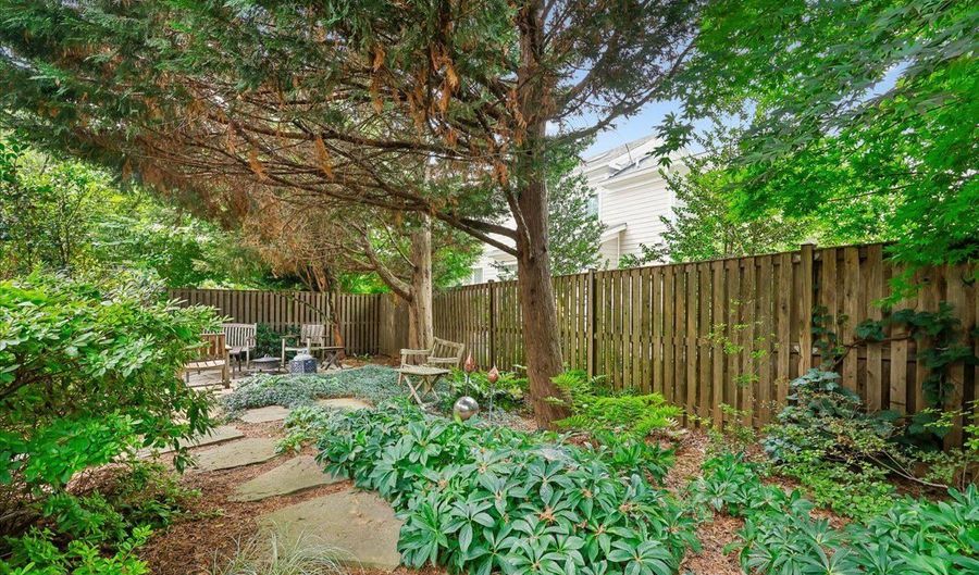 4525 N CHELSEA Ln, Bethesda, MD 20814 - 3 Beds, 2 Bath