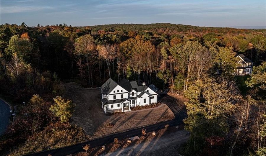 114 Daniel Trce, Burlington, CT 06013 - 4 Beds, 3 Bath