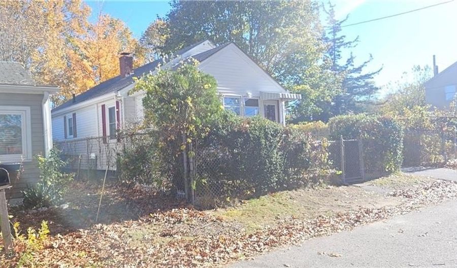 5 Booth Ave, East Providence, RI 02915 - 2 Beds, 1 Bath