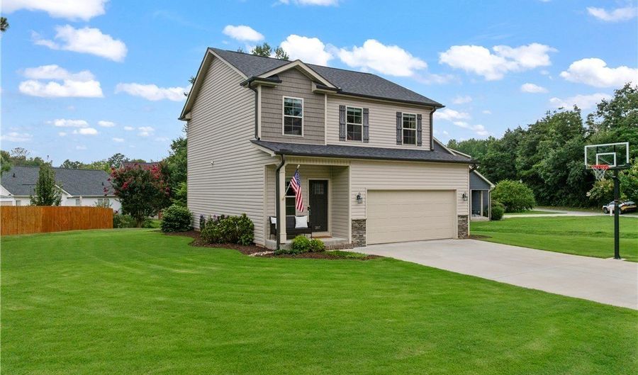 207 Ashwood Ln, Anderson, SC 29625 - 3 Beds, 3 Bath