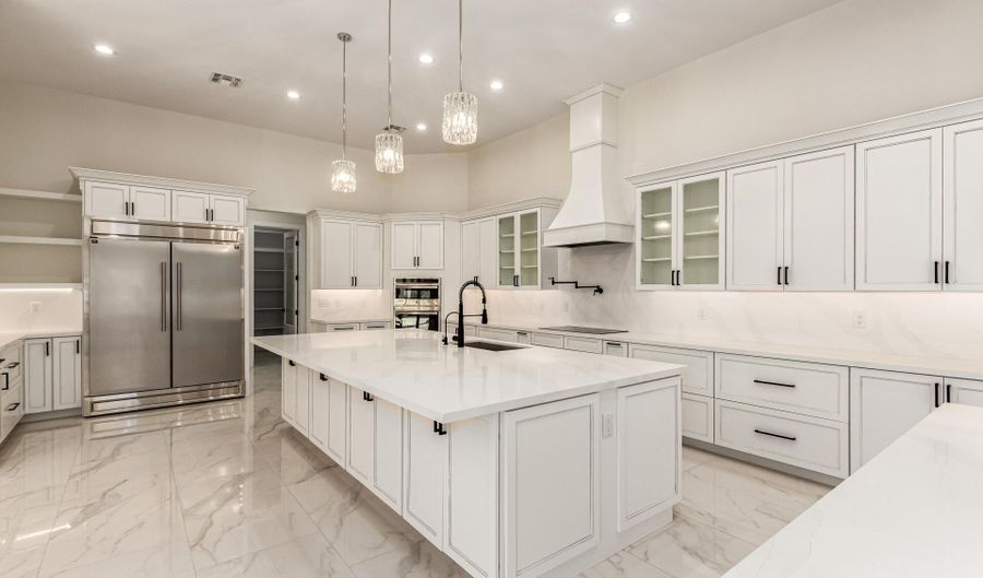 9357 W CANYON VERDE Dr, Casa Grande, AZ 85194 - 6 Beds, 6 Bath