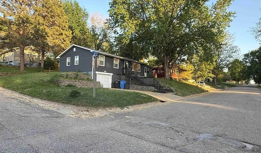 400 S 7th St, Akron, IA 51001 - 3 Beds, 2 Bath
