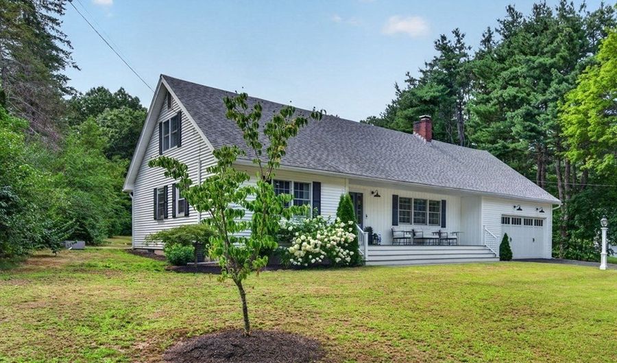 6 Hawthorne Cir, Andover, MA 01810 - 4 Beds, 2 Bath