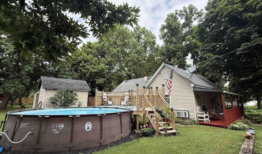 6862 N Jackson St, Attica, IN 47918 - 2 Beds, 1 Bath