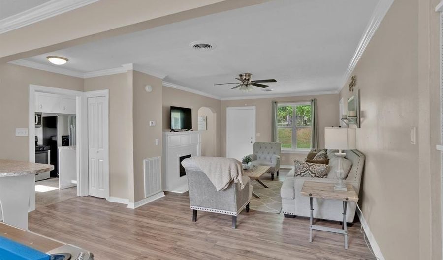 5736 S Lakeshore Dr, Shreveport, LA 71119 - 3 Beds, 1 Bath