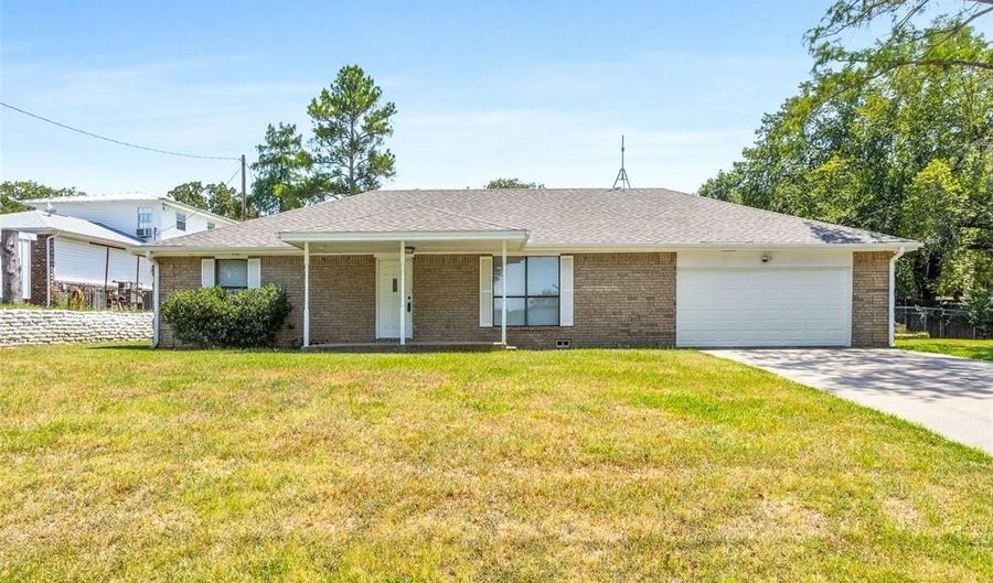 3206 E Bankhead Hwy, Weatherford, TX 76087 - 2 Beds, 1 Bath