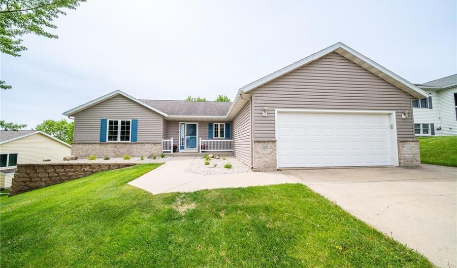 300 10th St NE, Byron, MN 55920 - 4 Beds, 3 Bath