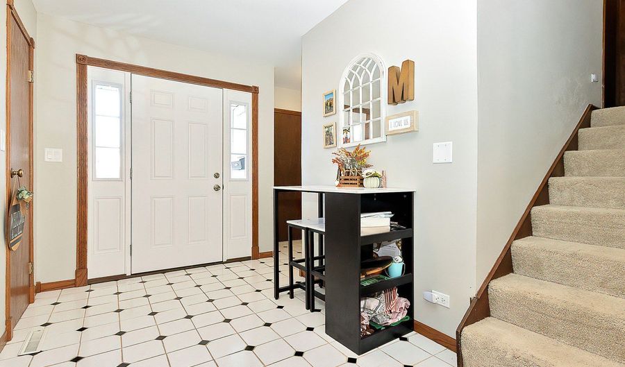 672 Garys Dr, Antioch, IL 60002 - 3 Beds, 2 Bath