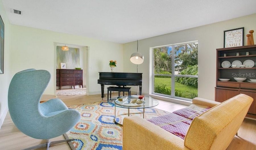 5867 COVE Dr, Belle Isle, FL 32812 - 4 Beds, 2 Bath