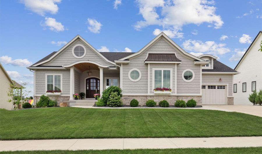 6004 NE Briarwood Dr, Ankeny, IA 50021 - 5 Beds, 4 Bath