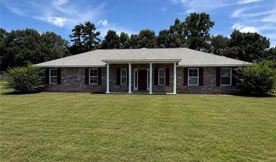 1359 GLORIA Trl NE, Brookhaven, MS 39601 - 4 Beds, 3 Bath
