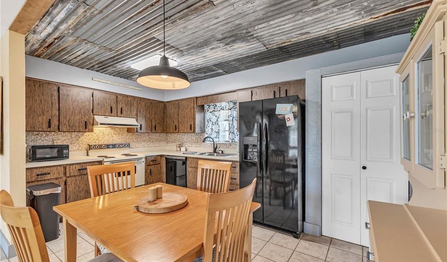1640 JUNO Trl 205C, Astor, FL 32102 - 2 Beds, 1 Bath