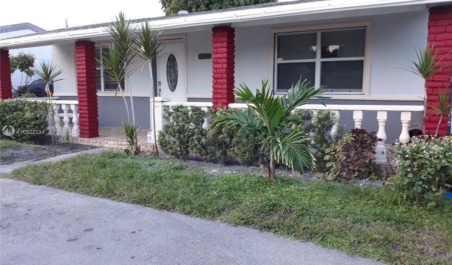 2215 PLUNKETT St, Hollywood, FL 33020 - 3 Beds, 2 Bath