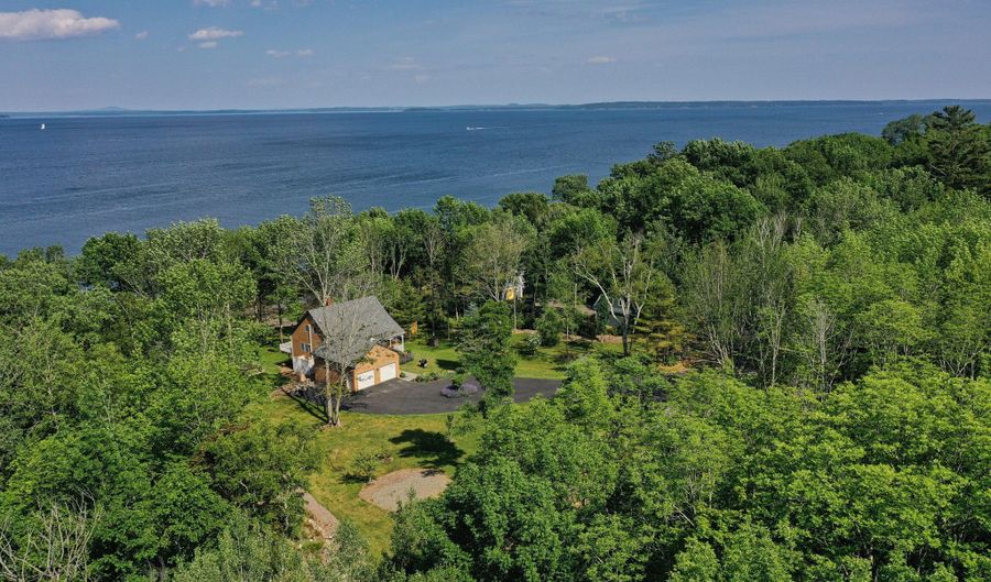 19 Glenview Ln, Belfast, ME 04915 - 4 Beds, 4 Bath