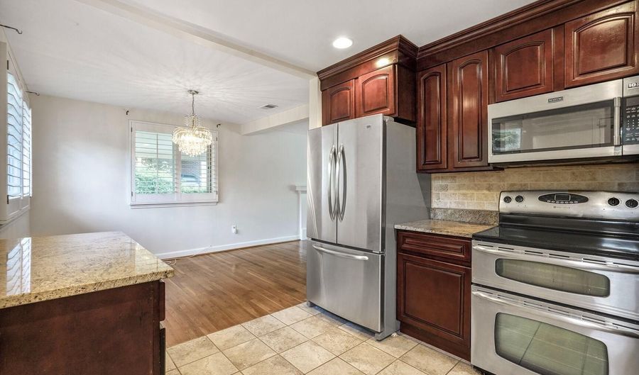 6903 FERN Ln, Annandale, VA 22003 - 4 Beds, 2 Bath