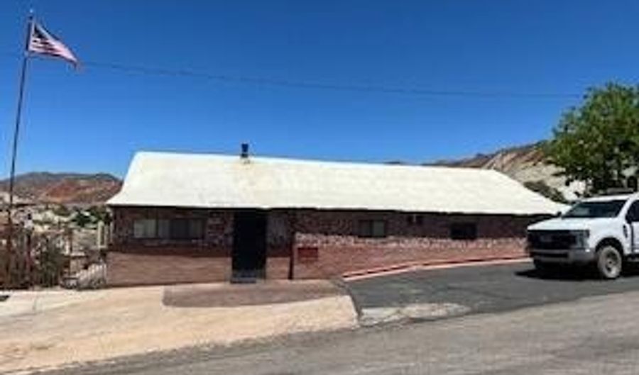 710 Pittsburg Ave, Bisbee, AZ 85603 - 4 Beds, 2 Bath