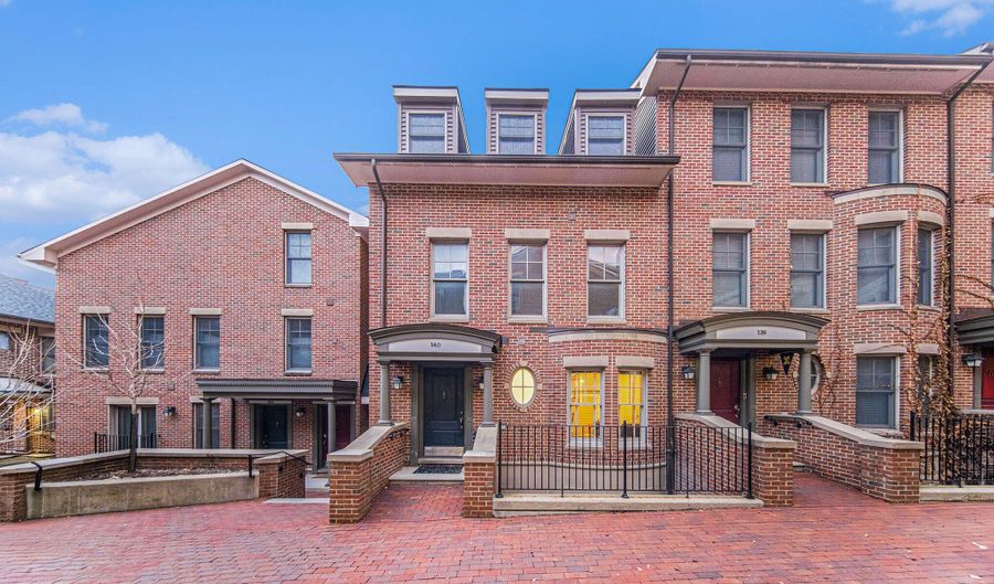 140 Ashley Mews Dr, Ann Arbor, MI 48104 - 3 Beds, 2 Bath