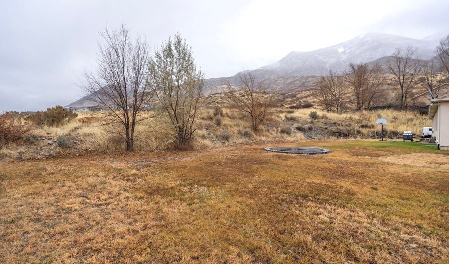 3870 W MOUNTAINTOP Cir, Cedar Hills, UT 84062 - 6 Beds, 3 Bath