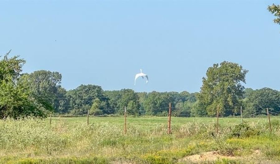 19499 E Whippoorwill Ln, Atoka, OK 74525 - 2 Beds, 1 Bath