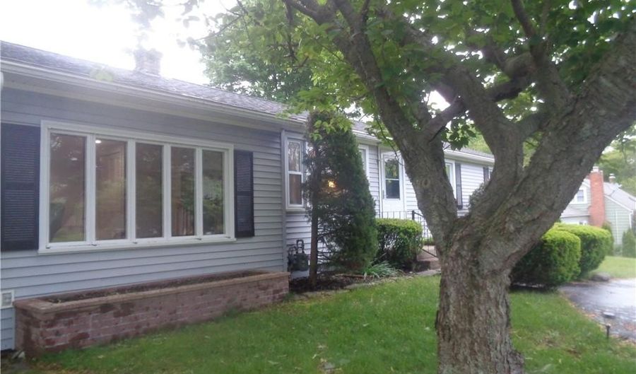 155 Lewiston St, Warwick, RI 02889 - 3 Beds, 1 Bath