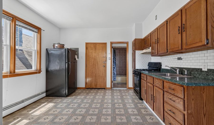 25 W 15TH St #6, Bayonne, NJ 07002 - 2 Beds, 1 Bath