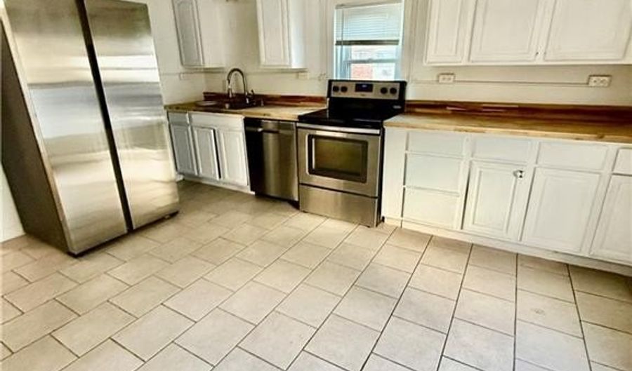 39 Congdon Rd, Narragansett, RI 02882 - 2 Beds, 1 Bath