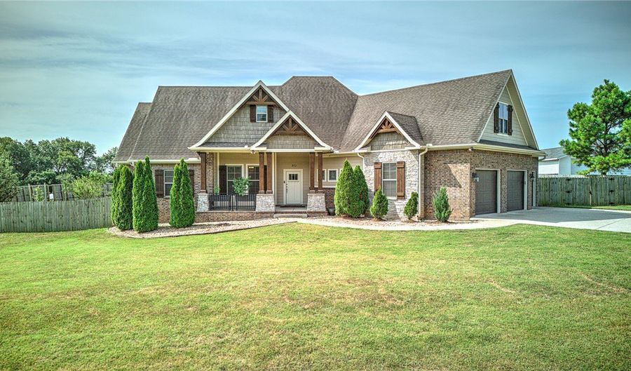 951 NW Pautsky Ave, Bentonville, AR 72713 - 4 Beds, 4 Bath