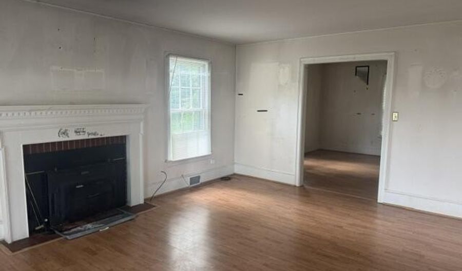 102 Pembroke Ave S, Ahoskie, NC 27910 - 0 Beds, 3 Bath